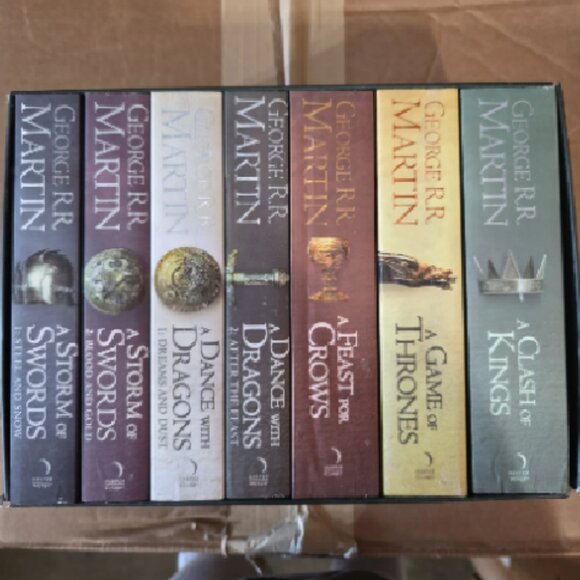 A Song of Ice and Fire, 7 Volumes by George R. R. Martin Pidgin English Edition - Picture 1 of 3